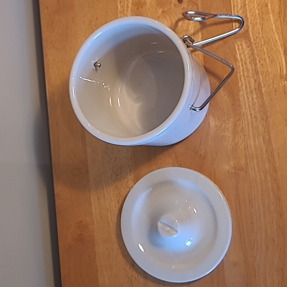 VINTAGE Cylindrical Stoneware Cheese Crock with Lid and Metal Wire Bail Closure - Picture 10 of 17